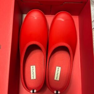 Hunter Play Clogs in Red